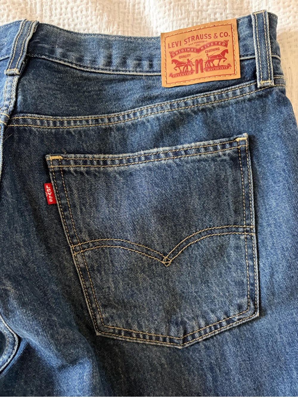 Levi's Women's Straight Leg Jeans in Medium Blue Denim - Picture 1 of 7